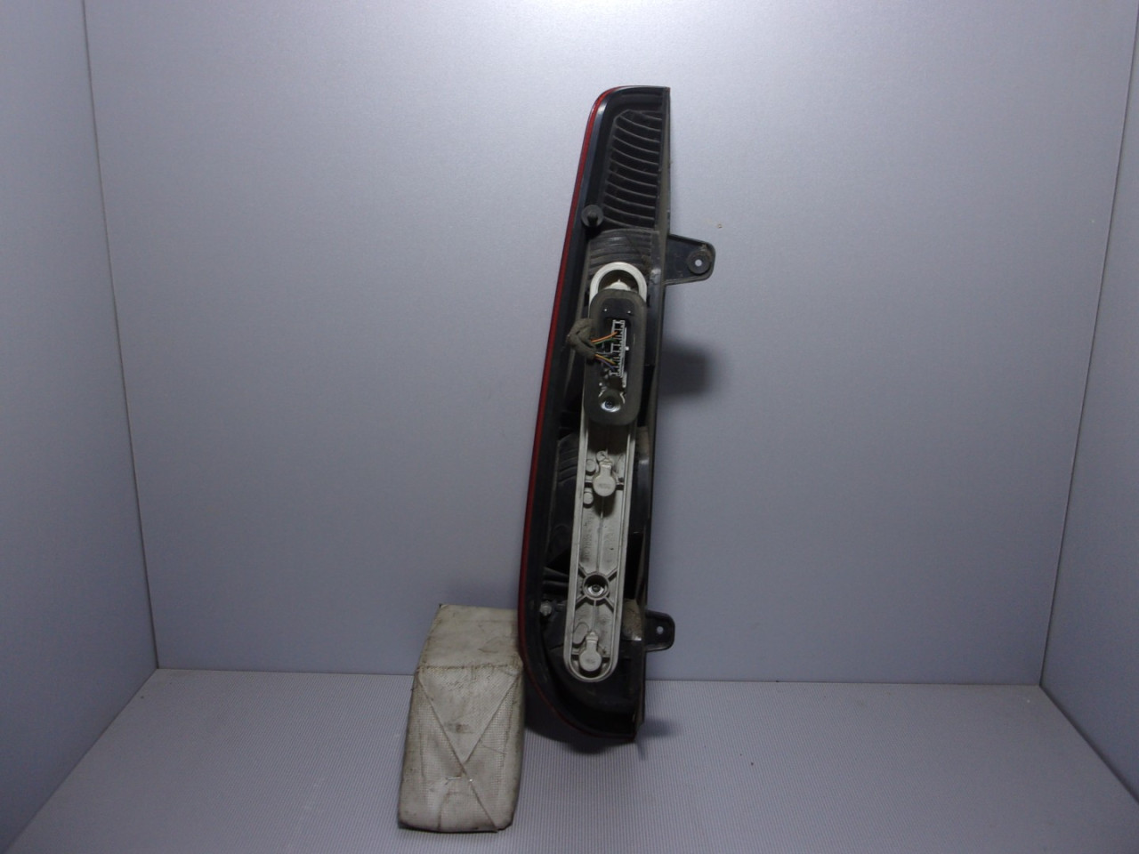 DIJELOVI STOP SVJETLO FORD FOCUS > 05-07 FD424016