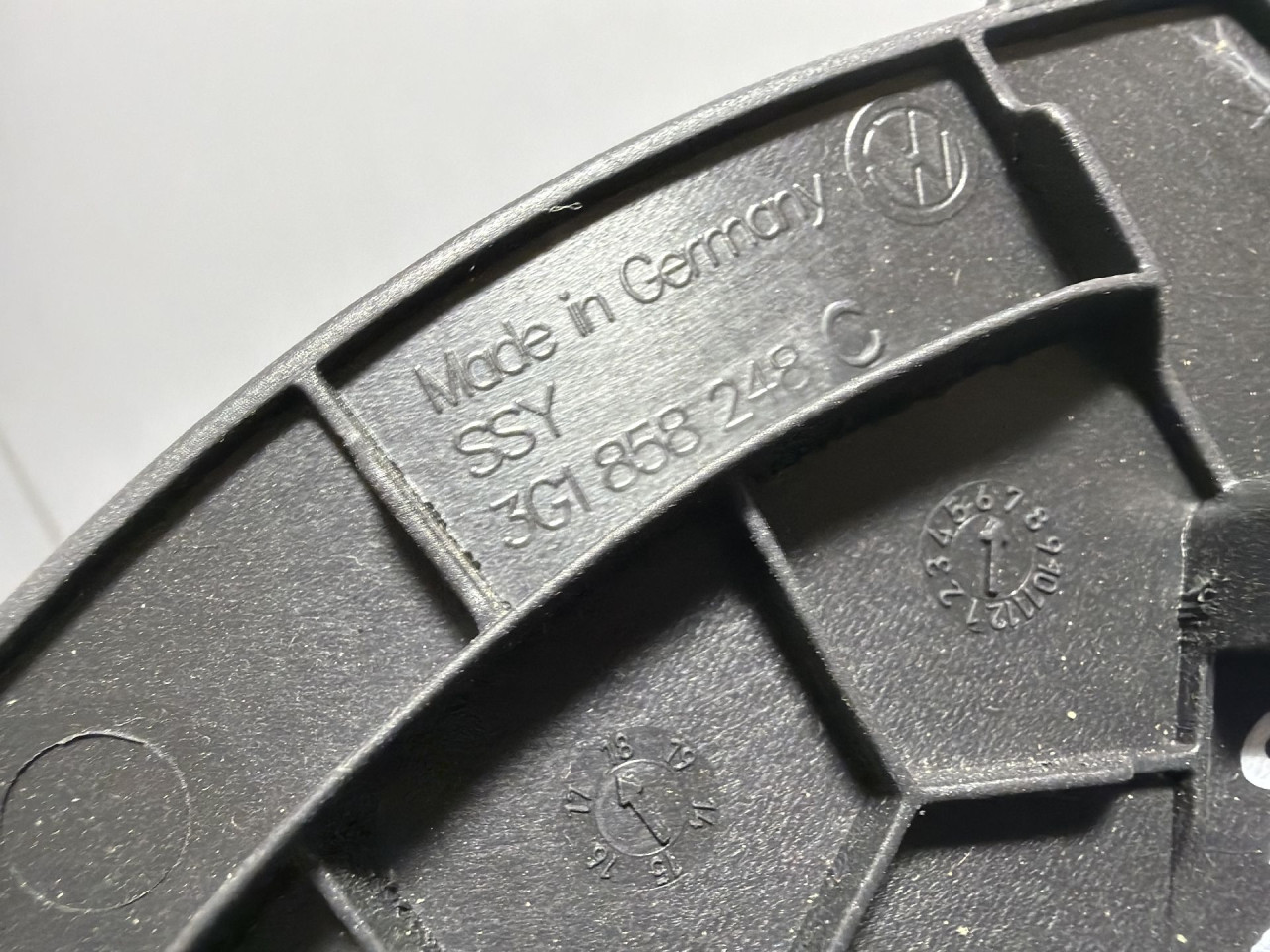 DIJELOVI PLASTIKA VW PASSAT B8 > 14-19 2.0 3G1858248C