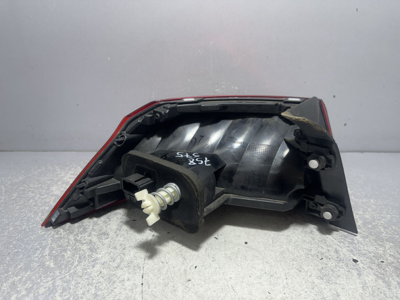 STOP SVJETLO VW PASSAT B8 > 14- 3G5945096E