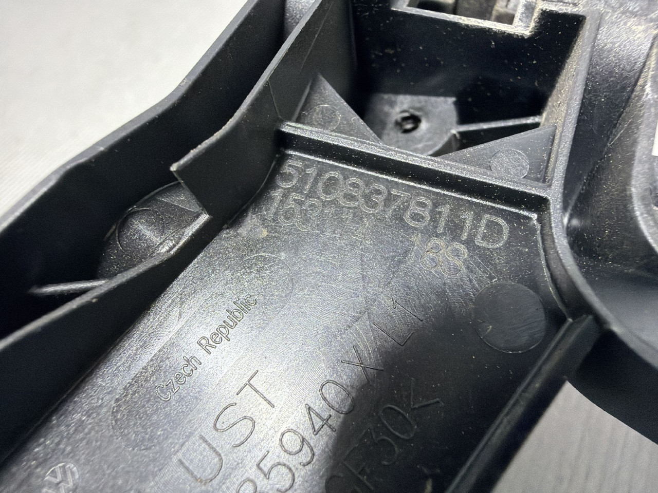 DIJELOVI RUCKA VRATA VW SPORTSVAN 14- 1.6 510837811D