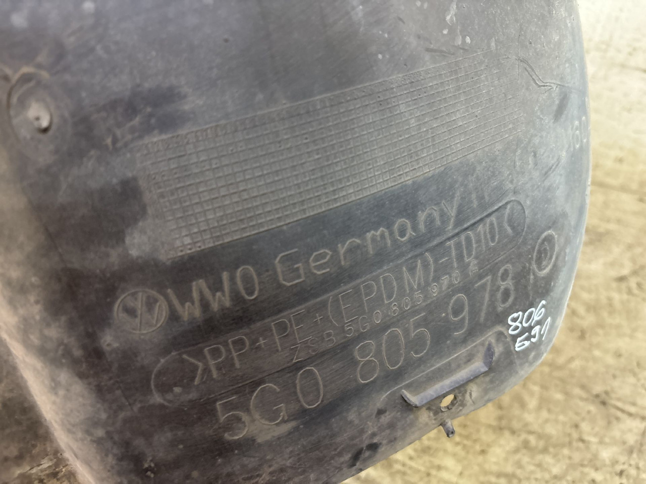 UNUTRASNJI BLATOBRAN VW GOLF 7 > 12-16 5G0805978