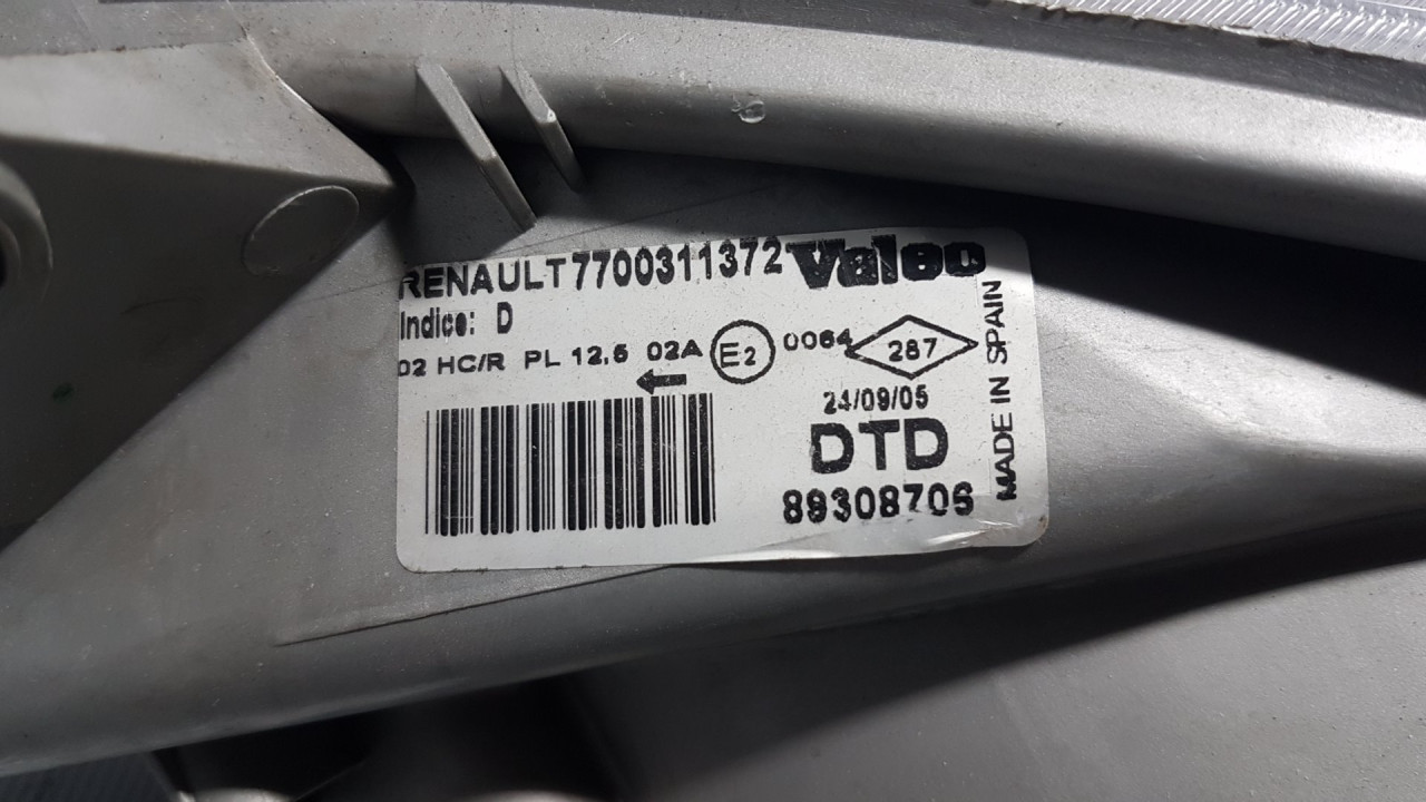 DIJELOVI FAR RENAULT TRAFIC > 00-06 7700311372