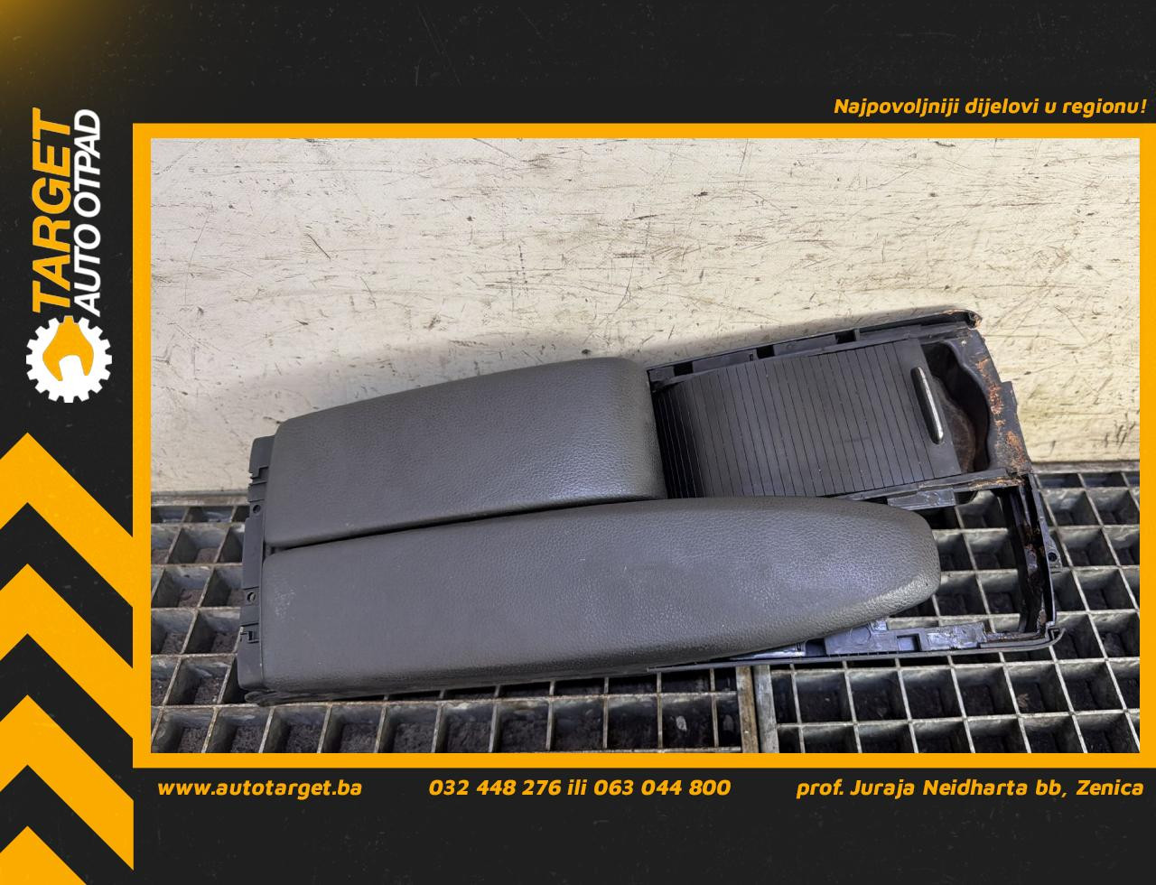 NASLONJAC ZA RUKU MERCEDES C KLASA (W204) > 11-13 A2046801339