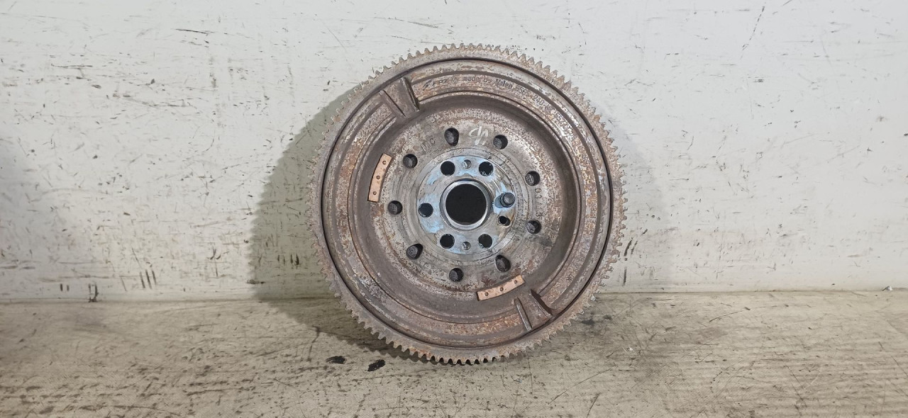 DIJELOVI ZAMAJAC FIAT 500L > 12-17