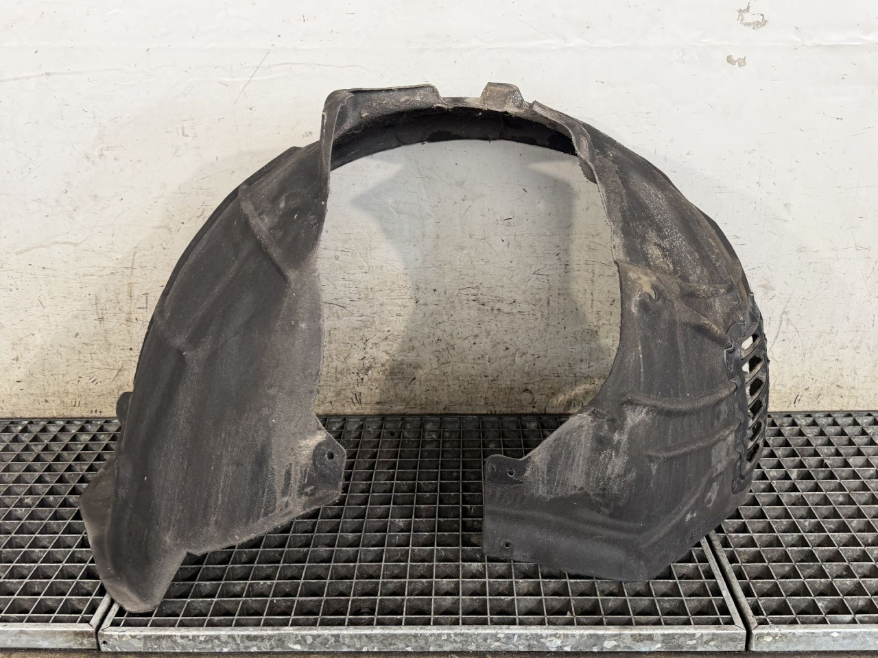 UNUTRASNJI BLATOBRAN AUDI Q5 (FY) > 17 - 20  80A821171D