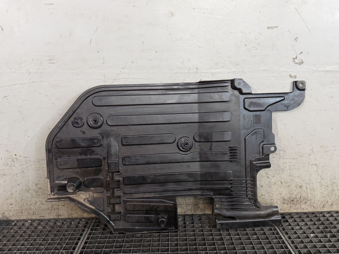 DIJELOVI PODNA ZASTITA VOLVO XC90 > 19- 2.0 31353843