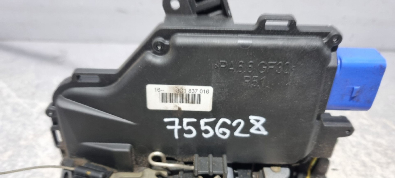 DIJELOVI BRAVA VRATA VW TOURAN > 03-06 3D1837016
