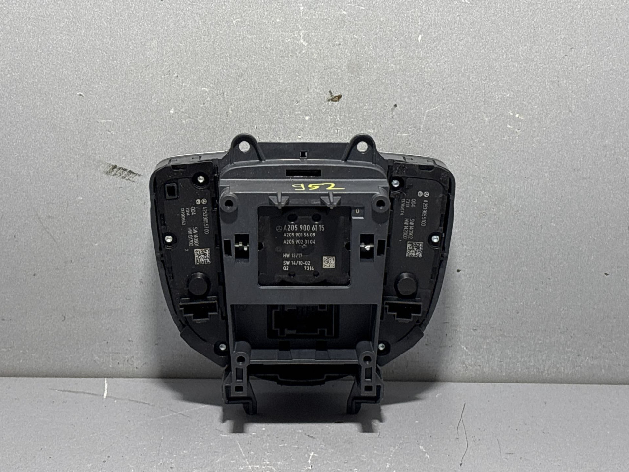 PREKIDACI MULTIMEDIJE MERCEDES GLC (X253) > 16-22 A2059006115