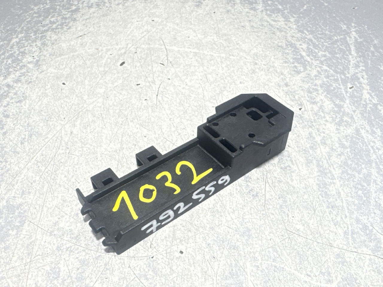 DIJELOVI ANTENA AUDI A7 > 18- 4M0907247A