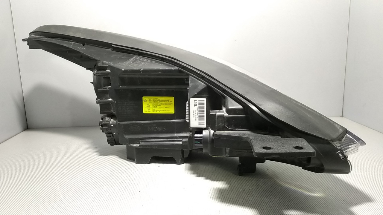 DIJELOVI FAR KIA SPORTAGE > 15-18 92101F1100