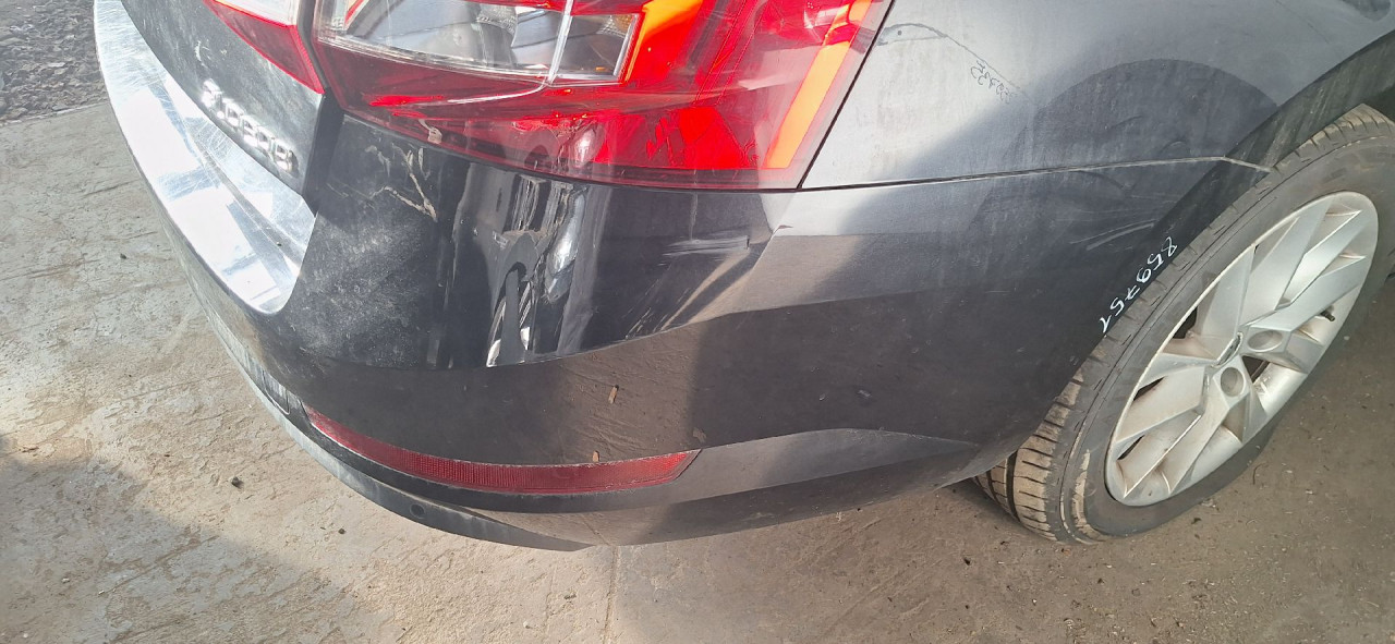 DIJELOVI BRANIK SKODA SUPERB > 15-19 3V9807421