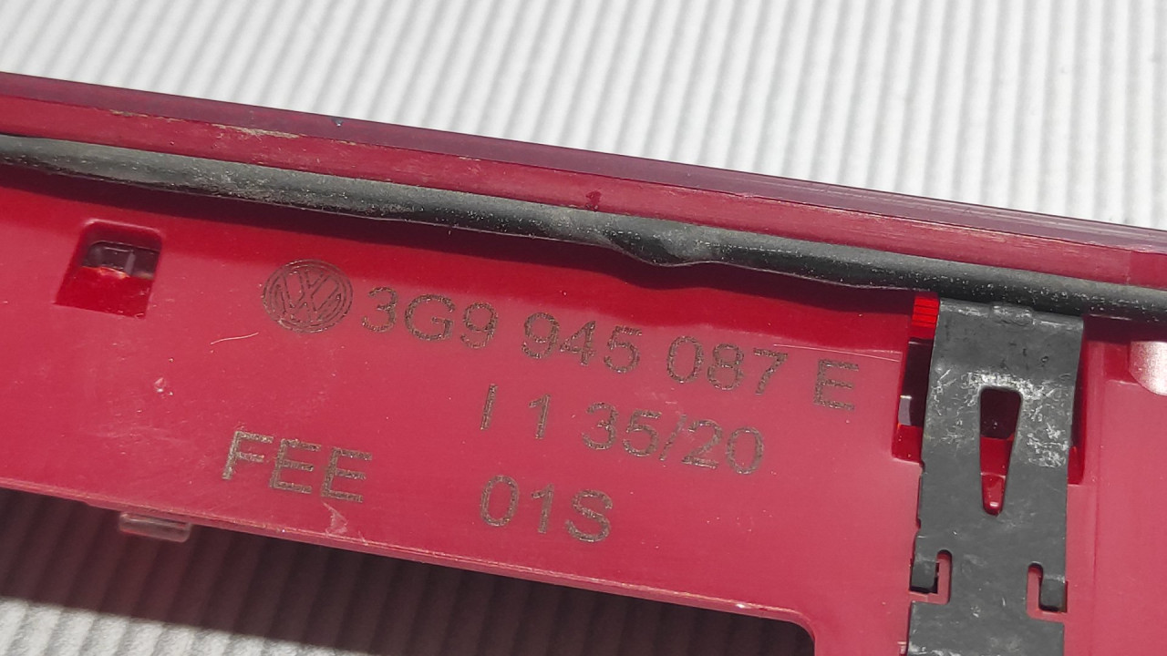 TRECE STOP SVJETLO VW PASSAT B7 > 10-14 3G9945087E
