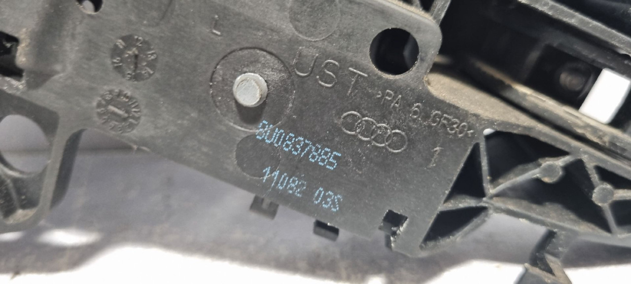DIJELOVI RUCKA VRATA AUDI Q3 > 11-15 8U0837885