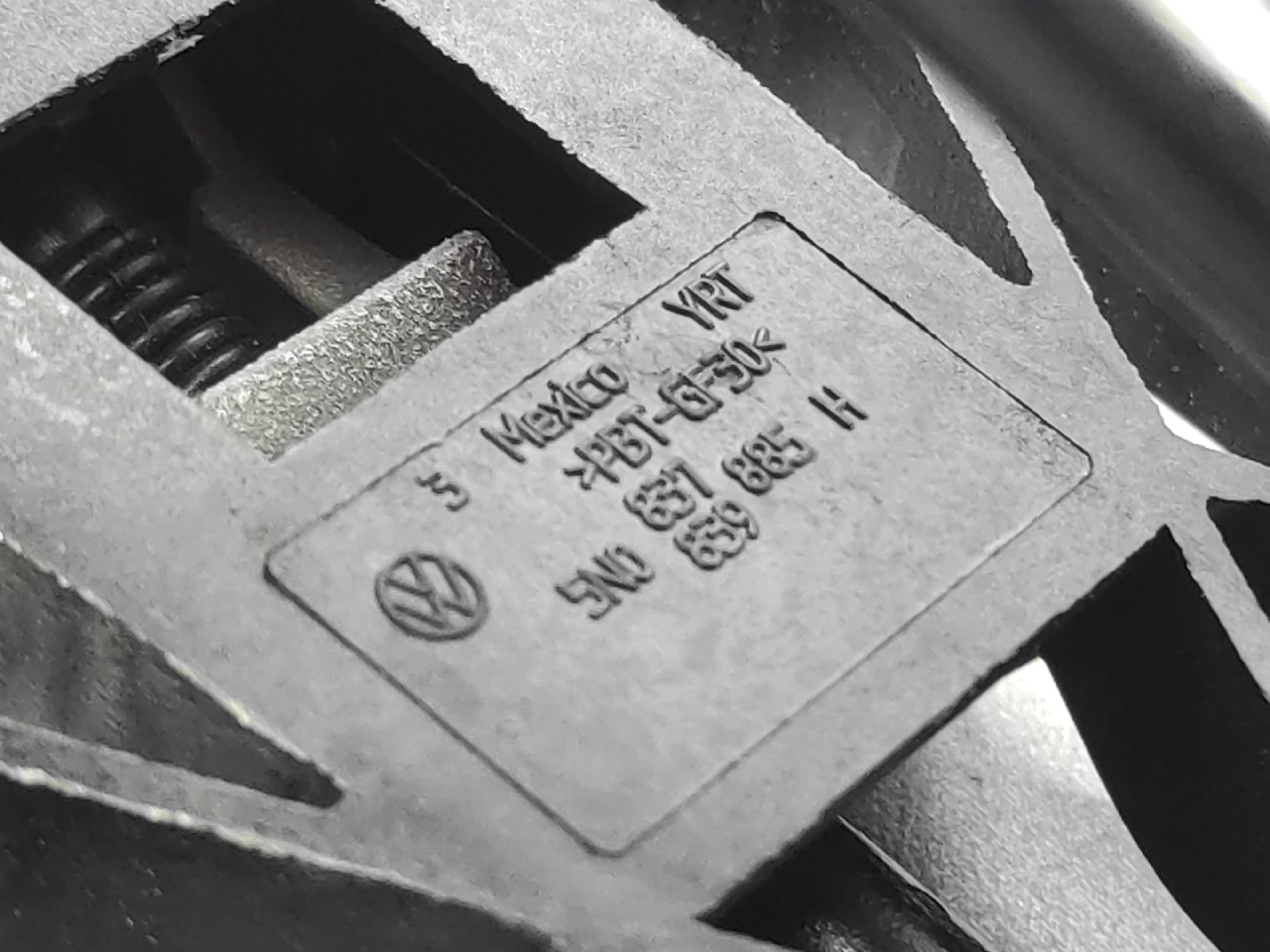 DIJELOVI RUCKA VRATA VW JETTA > 10-14 5N0839885H