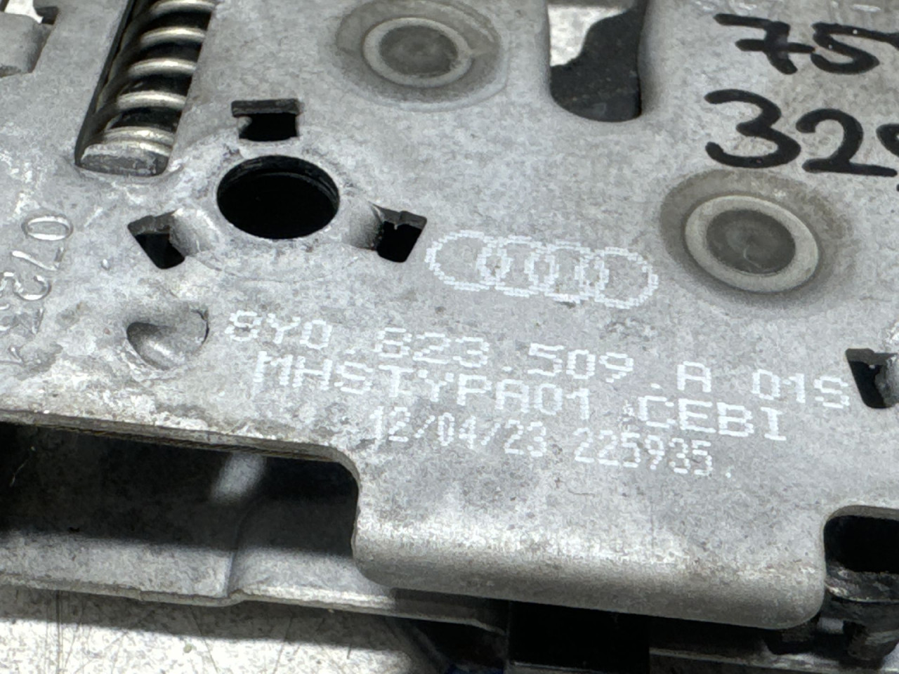 BRAVA HAUBE AUDI A3 (8Y) > 20 -  8Y0823509A