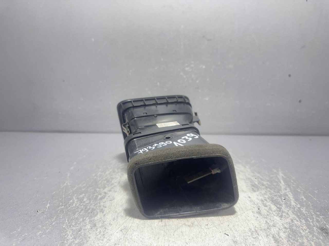 DIJELOVI RESETKA VENTILACIJE VW SHARAN > 10- 1.4 7N0819703D