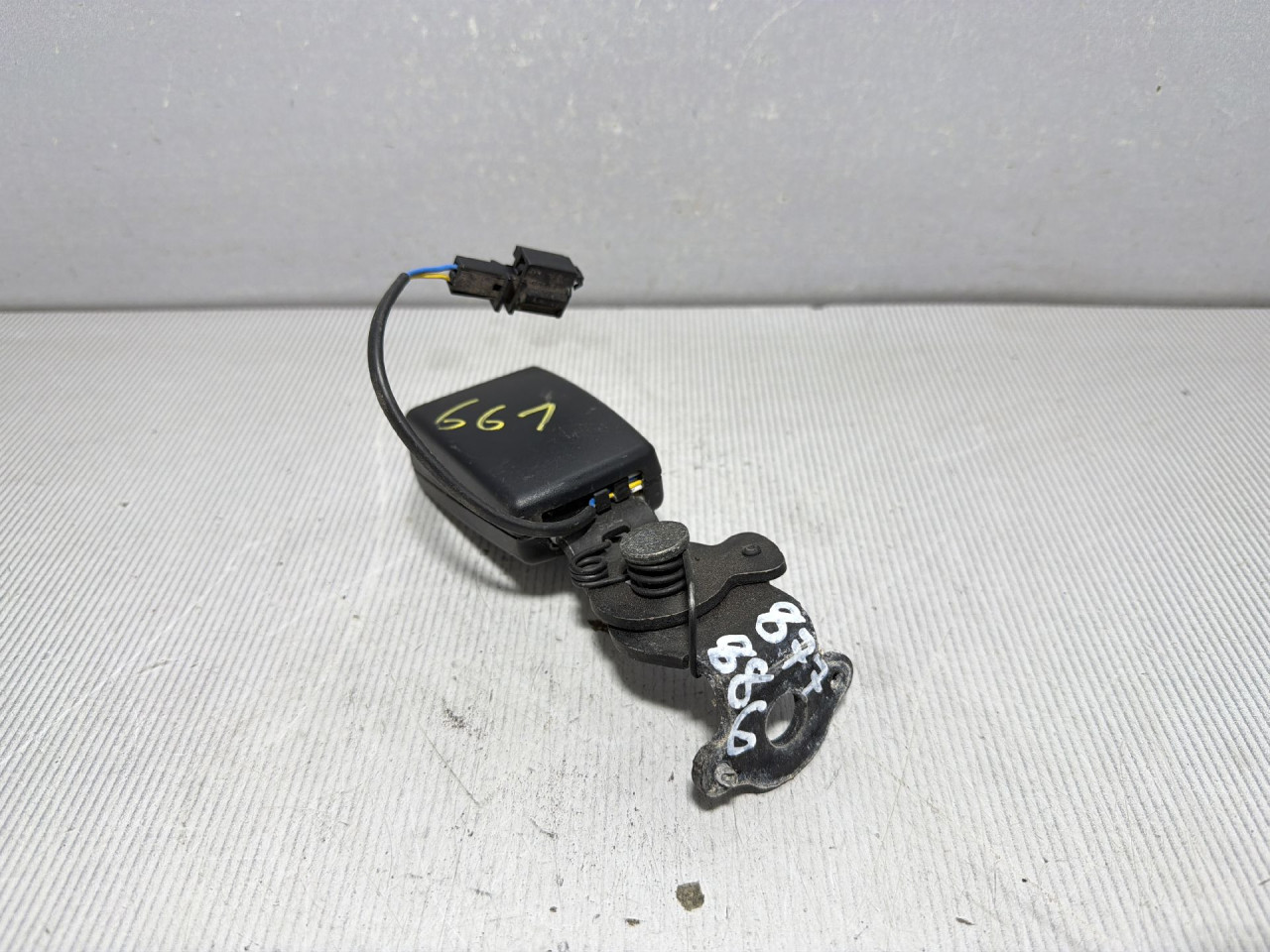 DIJELOVI ISPALJIVAC VW PASSAT B8 > 14-19 1.6 8V0857740