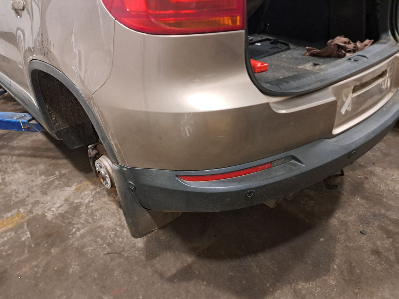 DIJELOVI BRANIK OSTECEN VW TIGUAN > 11-15
