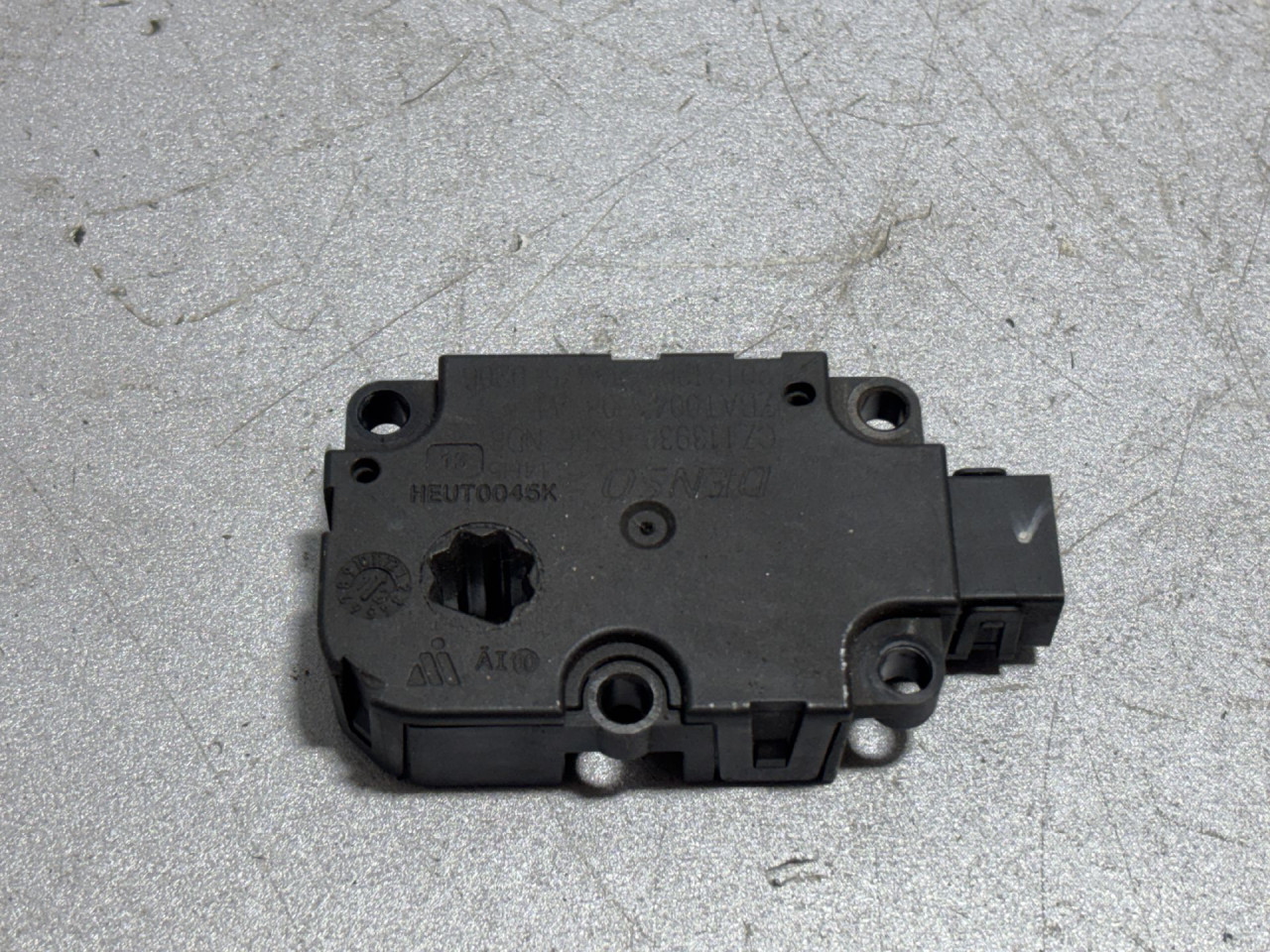 DIJELOVI MOTORIC KLAPNE AUDI A6 4G > 11-14 CZ113930-0856