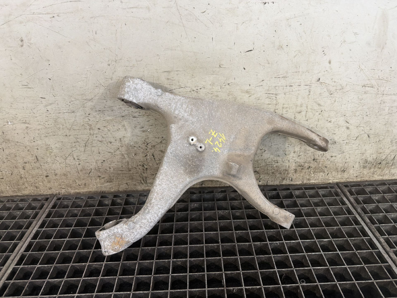 DIJELOVI LAFETA AUDI Q5 > 12-16 2.0 8R0505311F