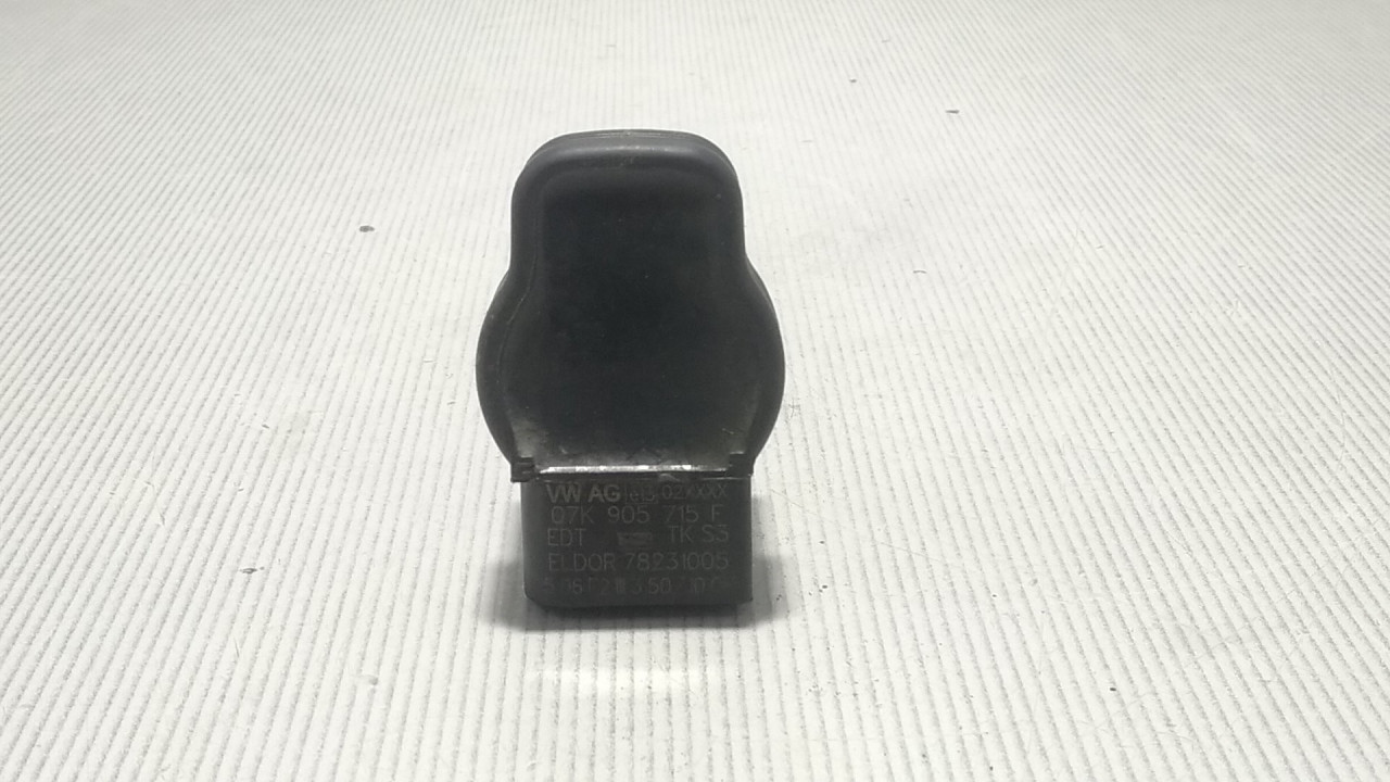 DIJELOVI BOMBINA AUDI A4 (B8) > 12-15 07K905715F