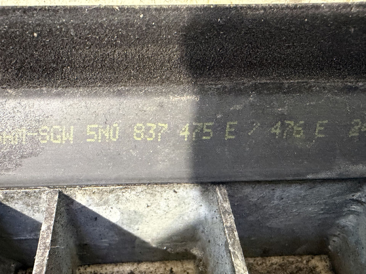 DIJELOVI LAJSNA VW TIGUAN > 11-15 2.0 5N0837475E