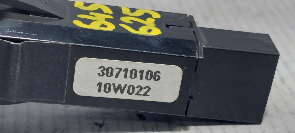 DIJELOVI PREKIDAC VOLVO V70 > 08-11 30710106