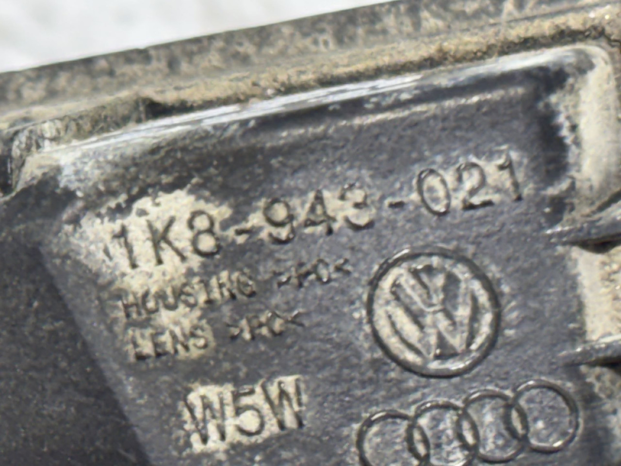 DIJELOVI RASVJETA TABLICA VW GOLF 7 > 12-16 2.0 1K8943021