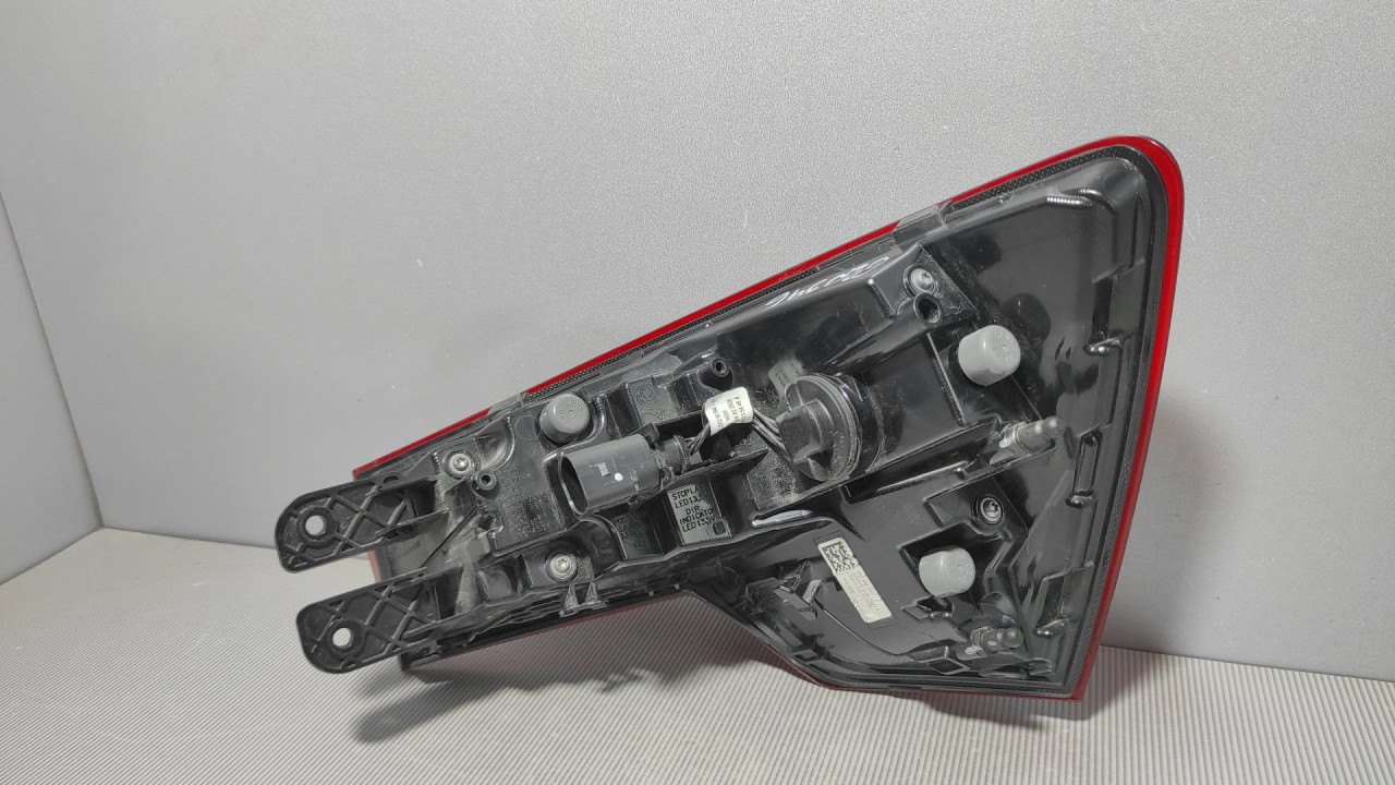 DIJELOVI STOP SVJETLO SKODA SCALA > 21- 657945207
