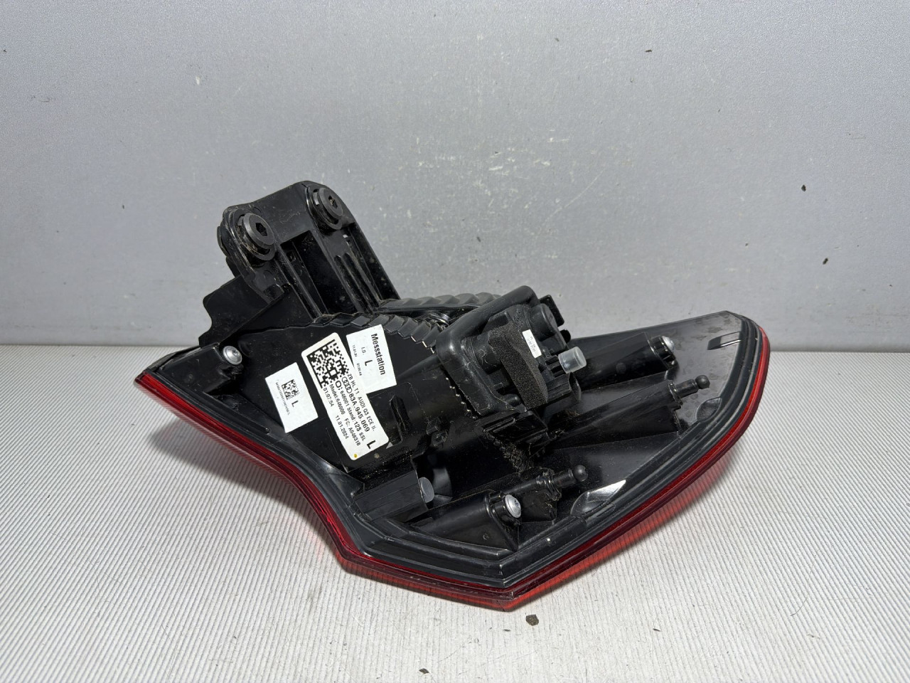 DIJELOVI STOP SVJETLO AUDI Q3 > 18- 2.0 83A945069