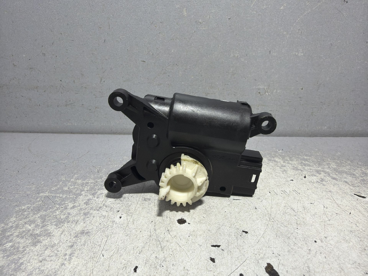 DIJELOVI MOTORIC KLAPNE VW PASSAT B8 > 14-19 1.6 5Q0907511K