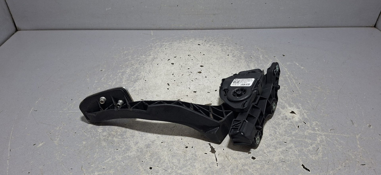 DIJELOVI PAPUCICA GASA FORD S-MAX > 10-15 2.0 6G929F836LE