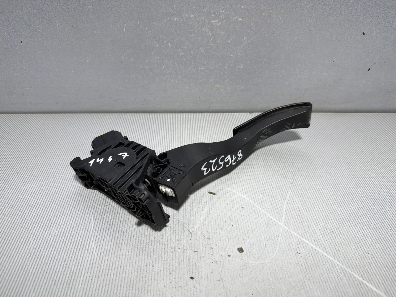 DIJELOVI PAPUCICA GASA VW PASSAT B8 > 14-19 2.0 5Q1723503H