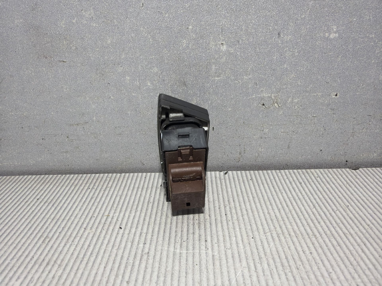 DIJELOVI PREKIDAC AUDI A6 4G > 14-18 3.0 4G1962107