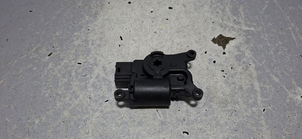 DIJELOVI MOTORIC KLAPNE SKODA OCTAVIA > 13-16 5Q0907511A
