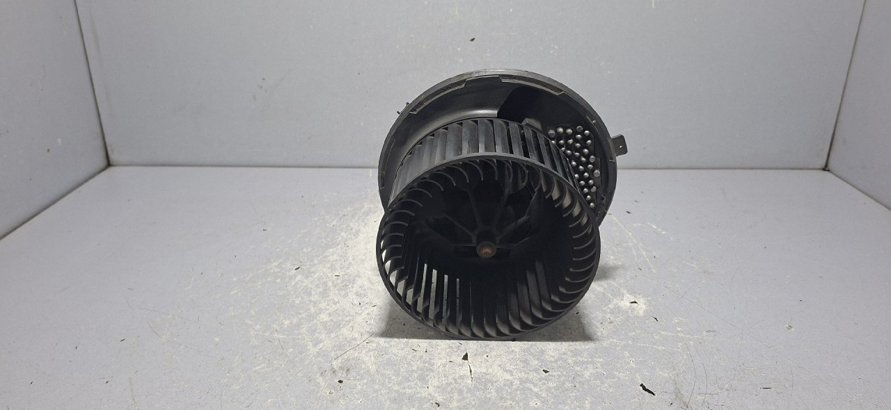 DIJELOVI VENTILATOR KABINE AUDI Q3 > 11-15 2.0 1K2820015G