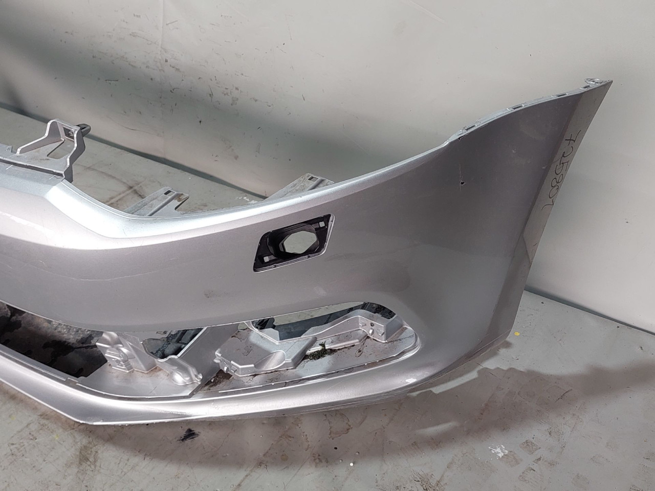DIJELOVI BRANIK VW POLO > 14-17 6C0807221