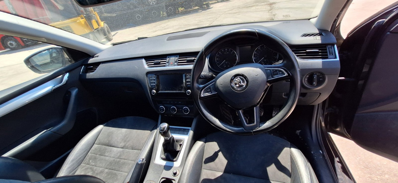 DIJELOVI ŠKODA OCTAVIA 1.6 TDI DIZEL 2016 MJENJAC MOTOR CXXB
