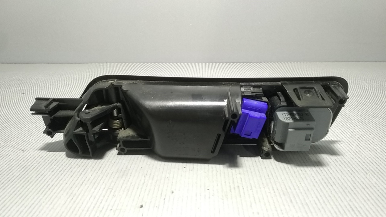 UNUTRASNJA RUCKA VRATA VW CADDY > 03-10 2K2837114B