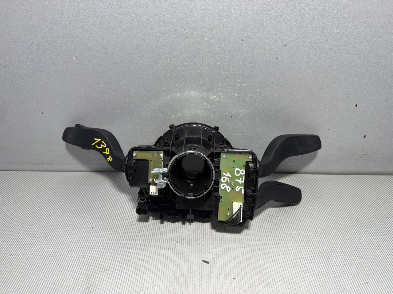 DIJELOVI RUCICE VOLANA AUDI Q5 > 12-16 2.0 4G8953502AD