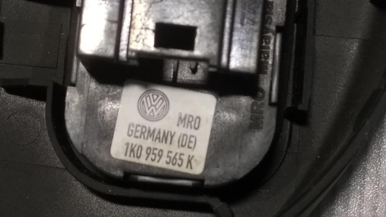 DIJELOVI PREKIDAC VW PASSAT B6 > 05-10 1K0959565K