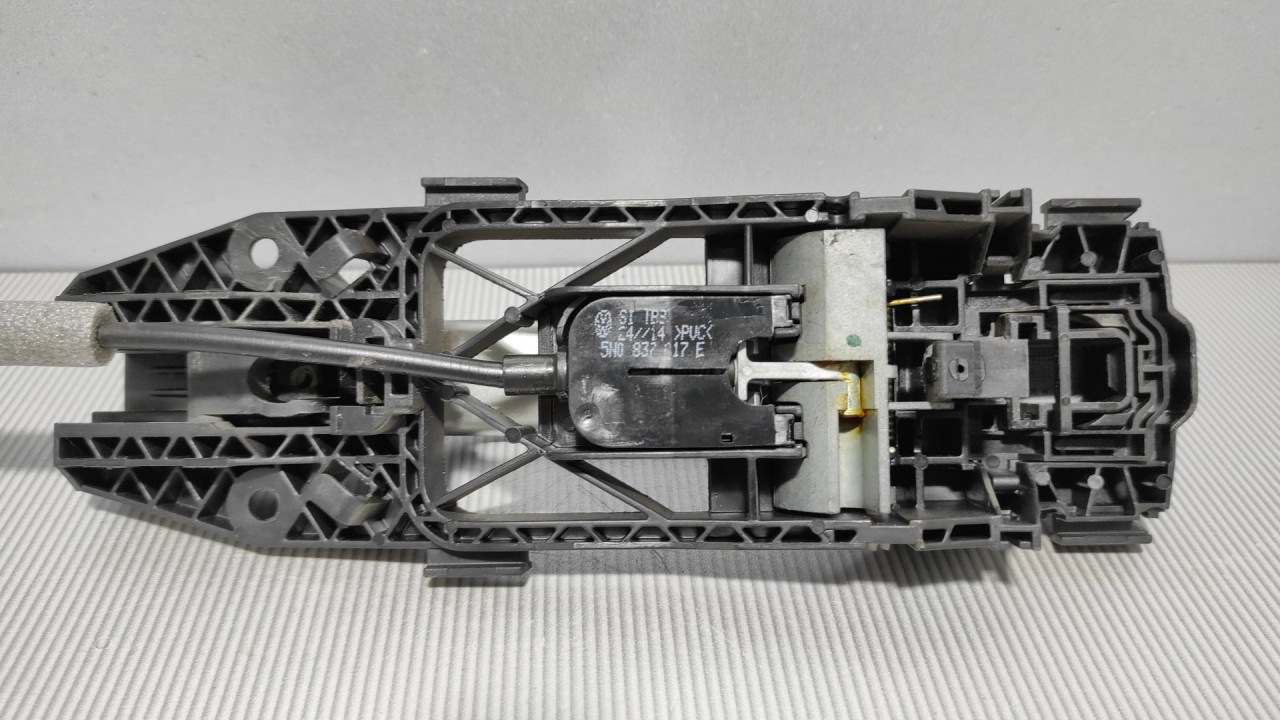 DIJELOVI RUCKA VRATA VW UP > 12-16 5N0839885H