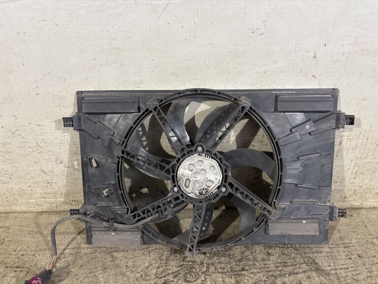 DIJELOVI NOSAC VENTILATORA VW PASSAT B8 > 14-19