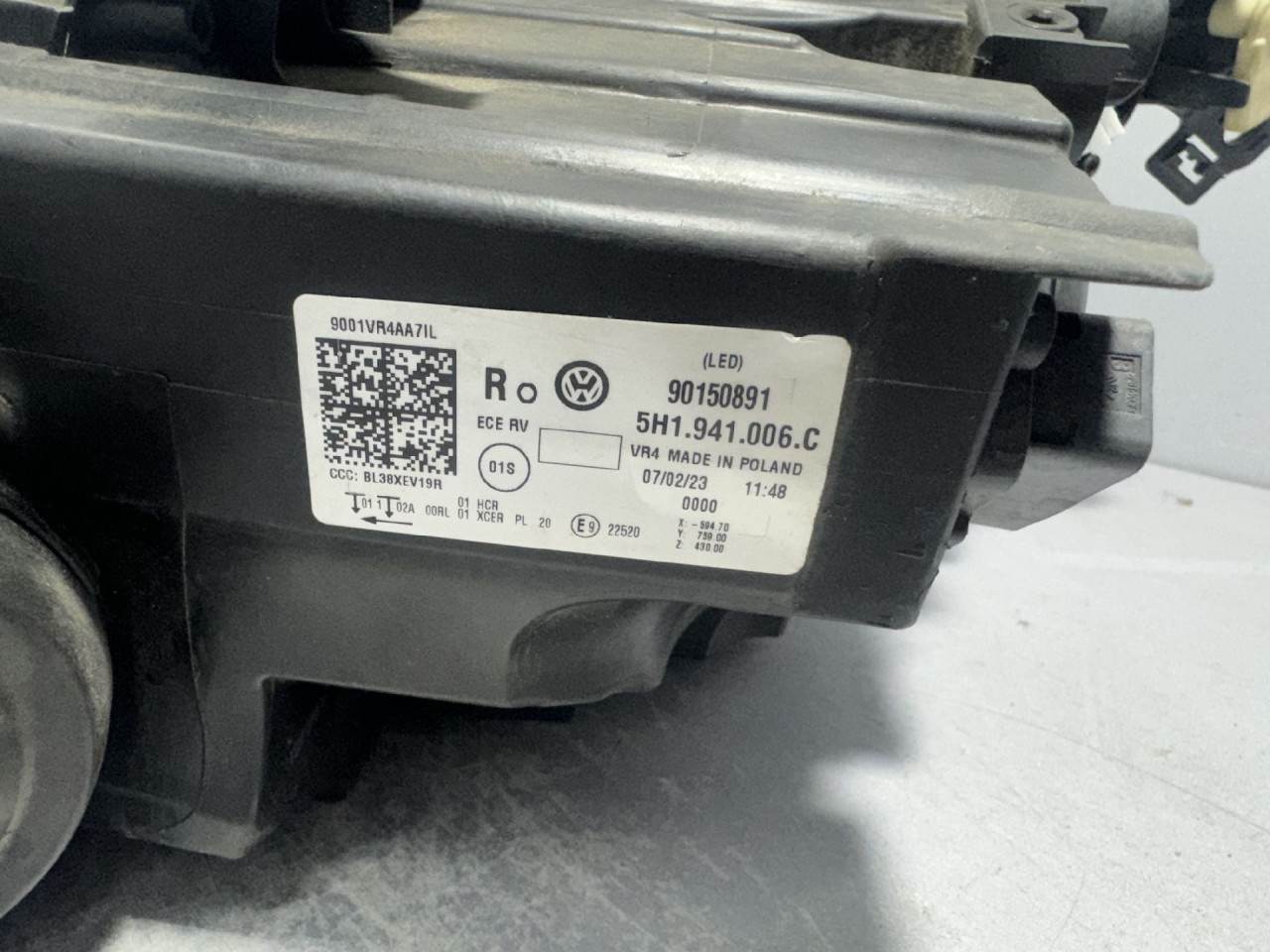 DIJELOVI FAR OSTECEN VW GOLF 8 > 19- 5H1941006C