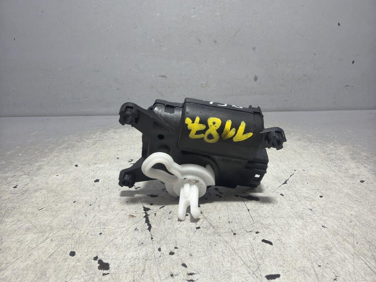 DIJELOVI MOTORIC KLAPNE RENAULT MASTER > 14- A21101800