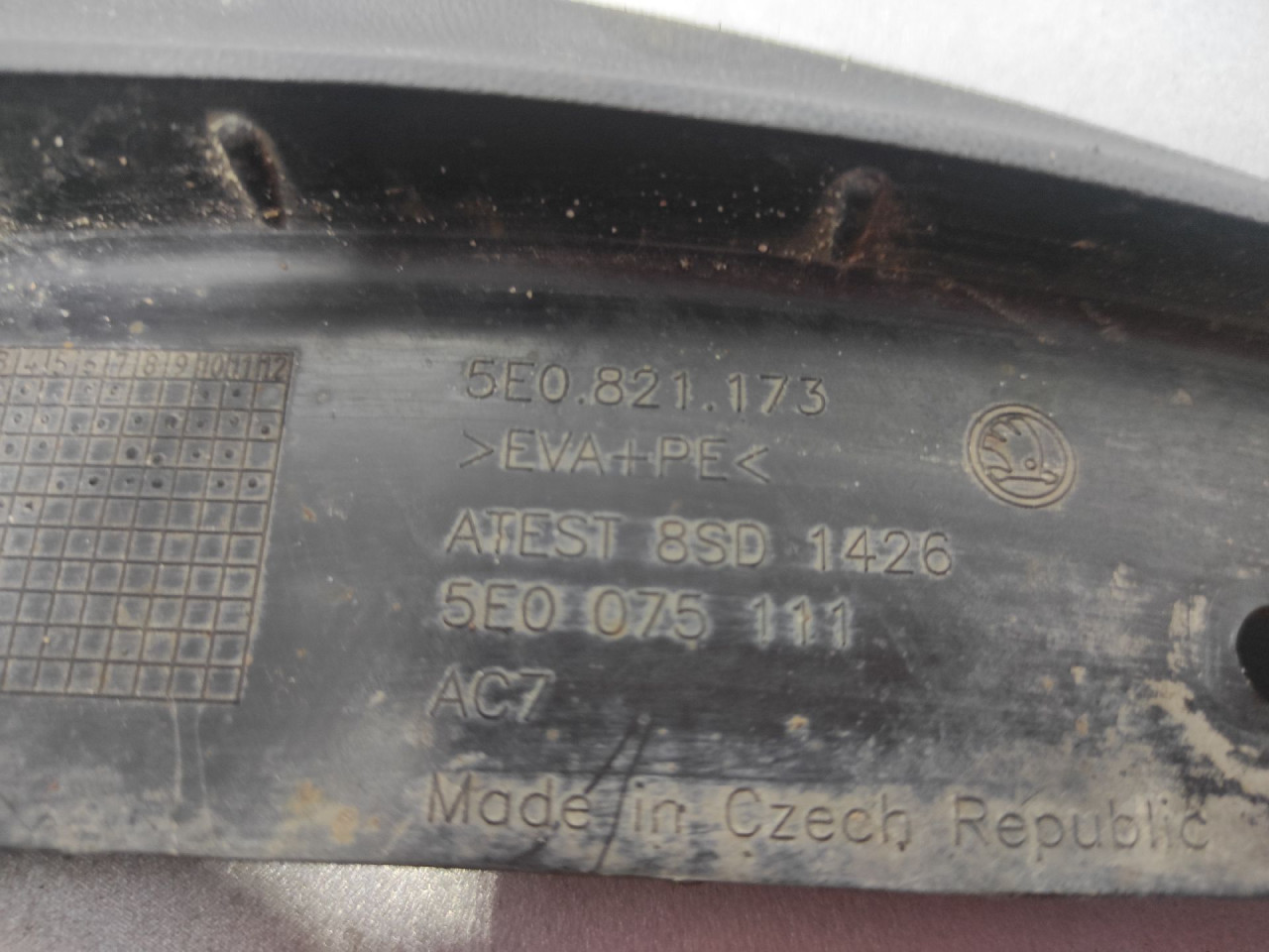POKLOPAC NA BLATOBRANU SKODA OCTAVIA > 13-16 5E0075111