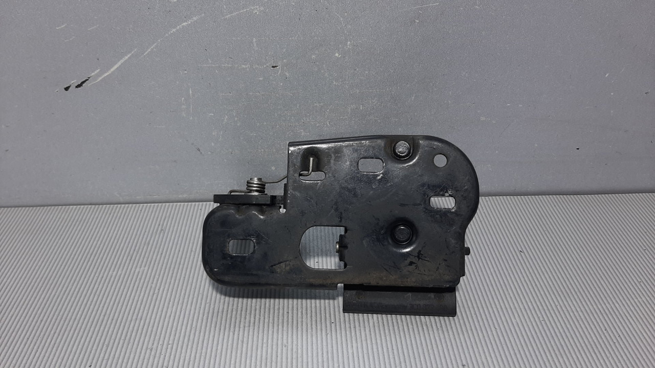 BRAVA HAUBE VW PASSAT B6 > 05-10 3C0823480