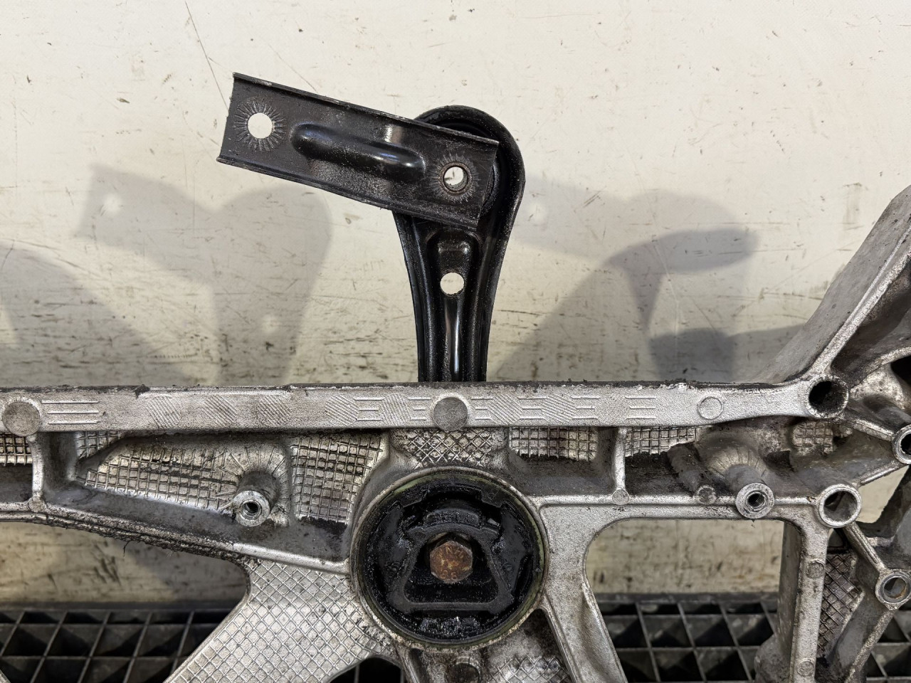 DIJELOVI NOSAC AUDI A3 (8V1/8VA) > 12-16 5Q0199855N