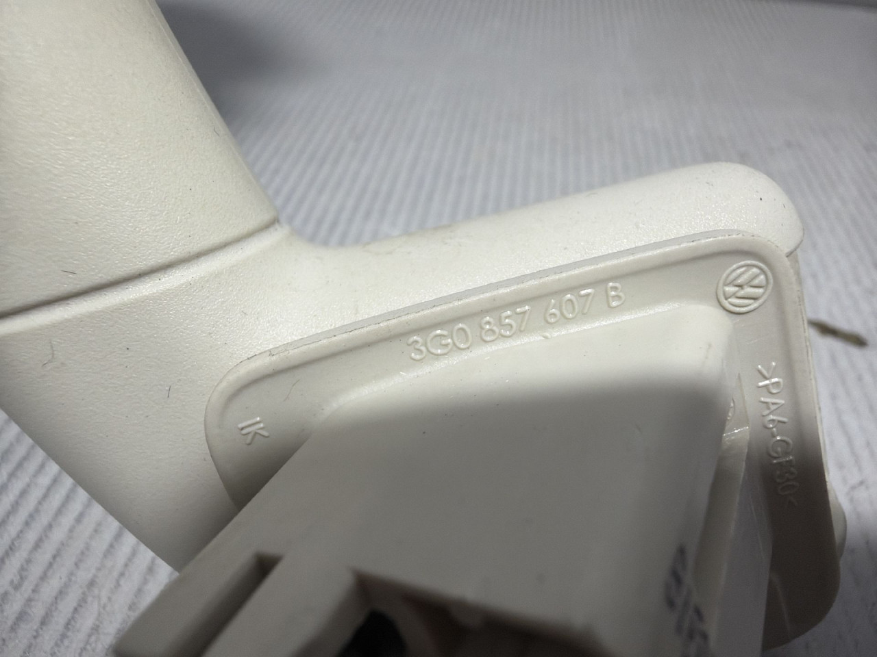 DIJELOVI KROVNA RUCKA VW PASSAT B8 > 14-19 2.0 3G0857607B