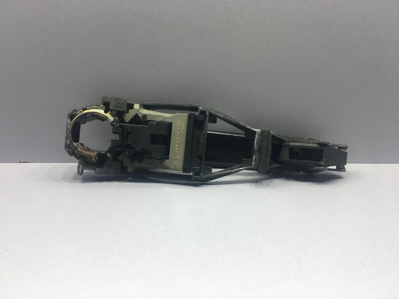 DIJELOVI RUCKA VRATA VW GOLF 4 > 97-03 3B0837885